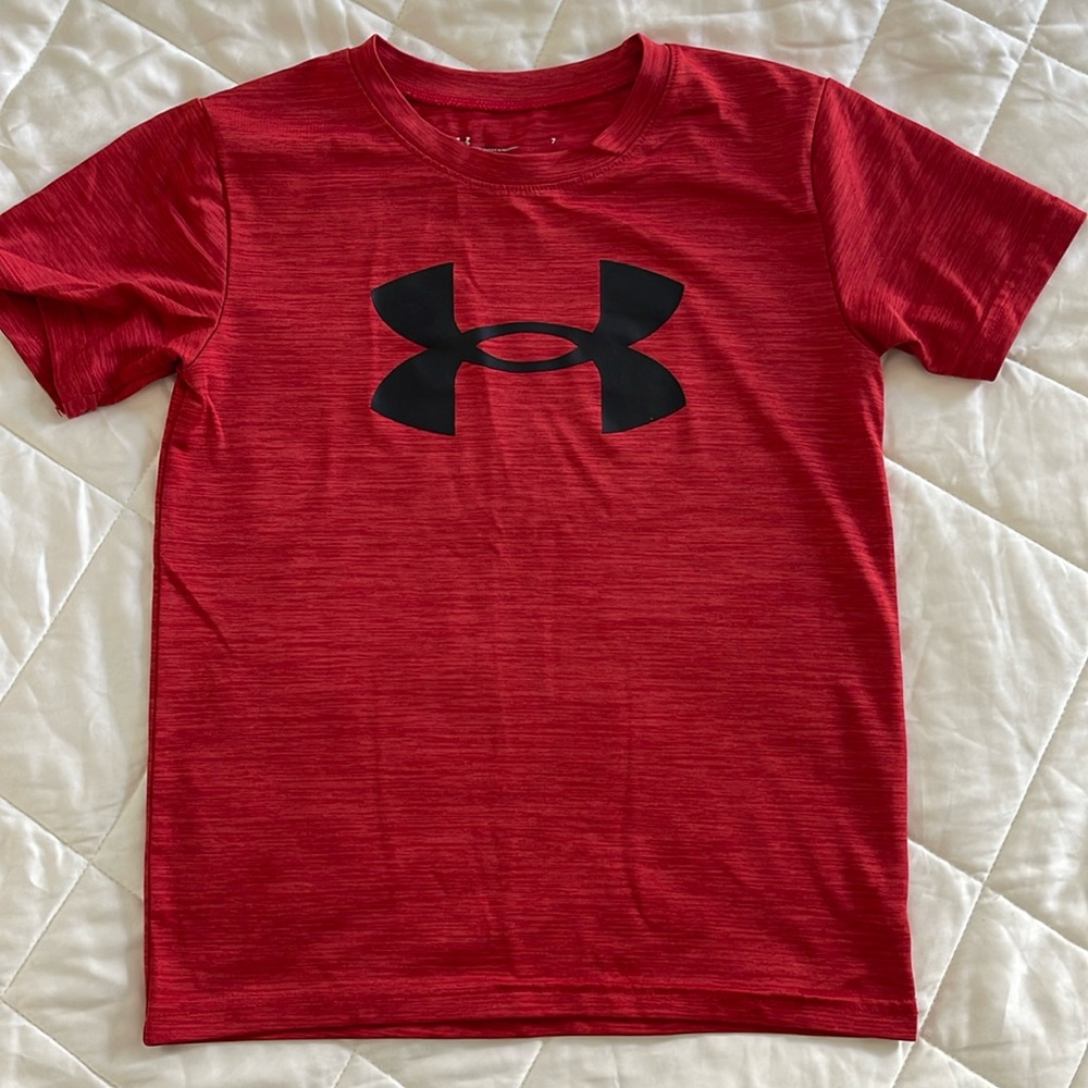 Boys size 7 Under Armour tee